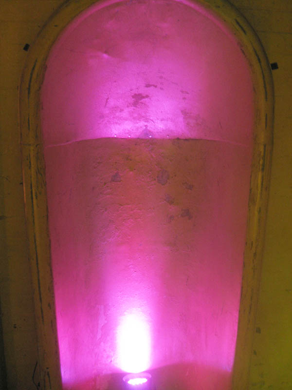 http://www.tobyk.com.au/Snatch-Paradise/SnatchBathtub.jpg