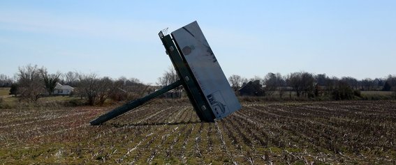 Kentucky, Billboard fallen into field