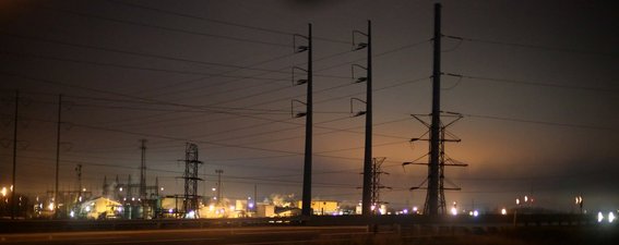 Illinois, Industrial area at night